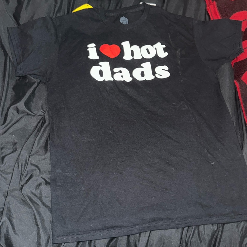 i 🩷 hot dads tshirt - Picture 1 of 2